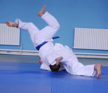Orădenii au obţinut 12 clasări pe podium la etapa de zonă a Campionatului Naţional de judo juniori de la Deva